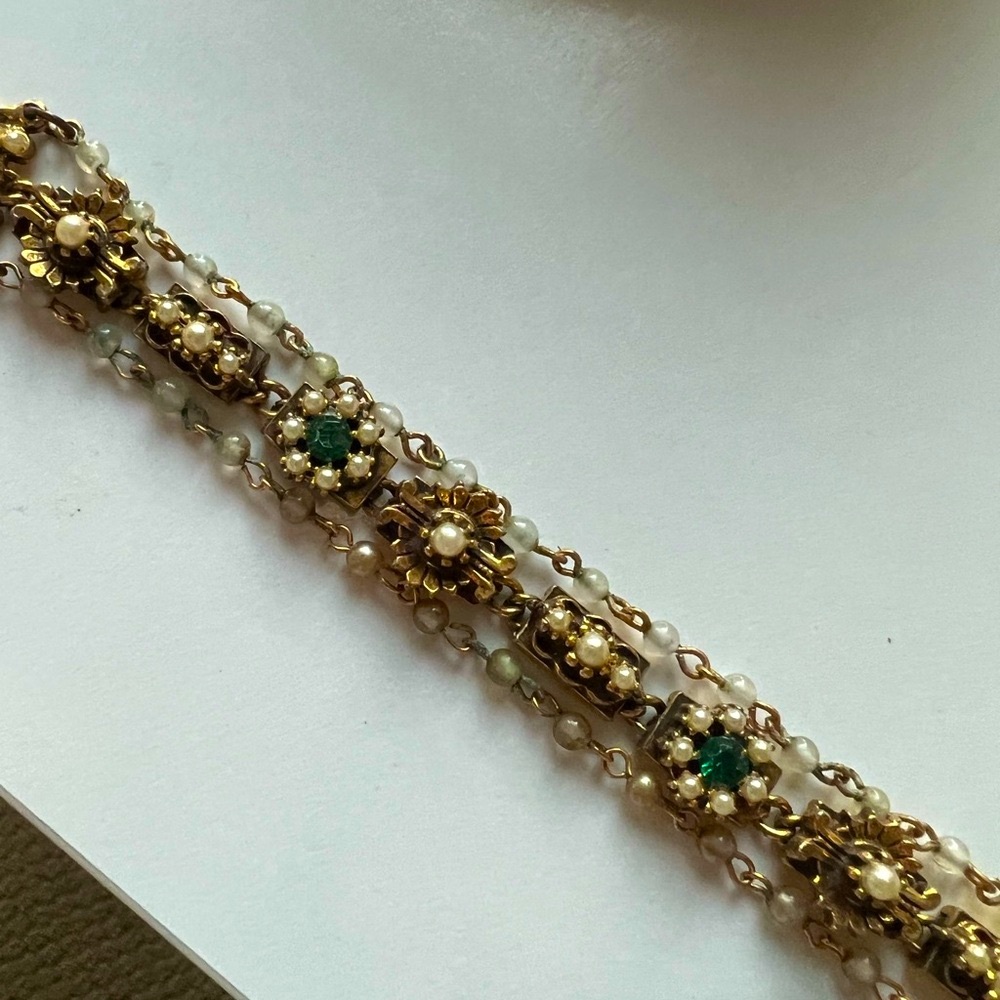 Elegant vintage Gold tone and Pearl Bracelet